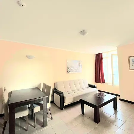 Apartament красавиците тъмнокоси Sunset Family