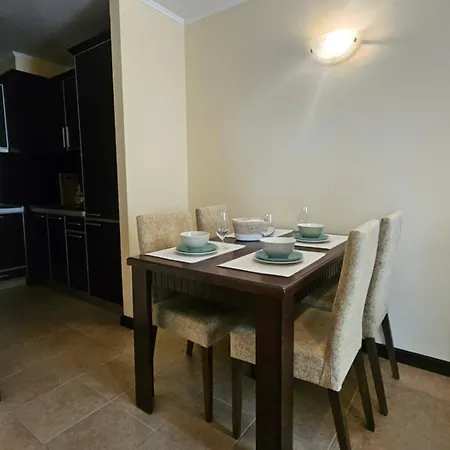 красавиците тъмнокоси Sunset Family Appartamento Pomorie