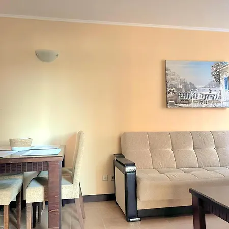 красавиците тъмнокоси Sunset Family Apartament *