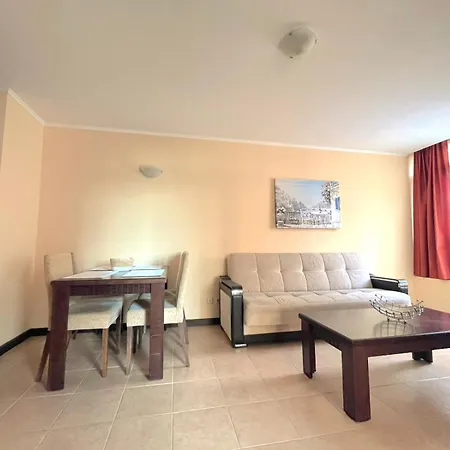 красавиците тъмнокоси Sunset Family Pomorie